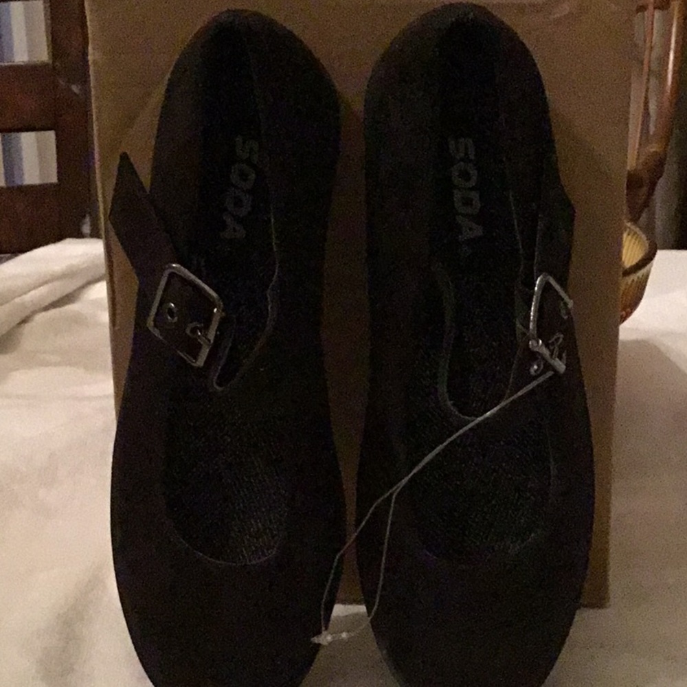 Soda Women’s SZ 6M Black Suede Buckets Shoes